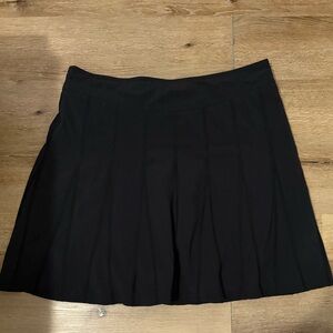 Athleta Flowy Pleated Mini Tennis Skirt 19” with Shorts in Black